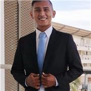 Ingeniero ambiental imparte clases de matemáticas a personas de todas las edades